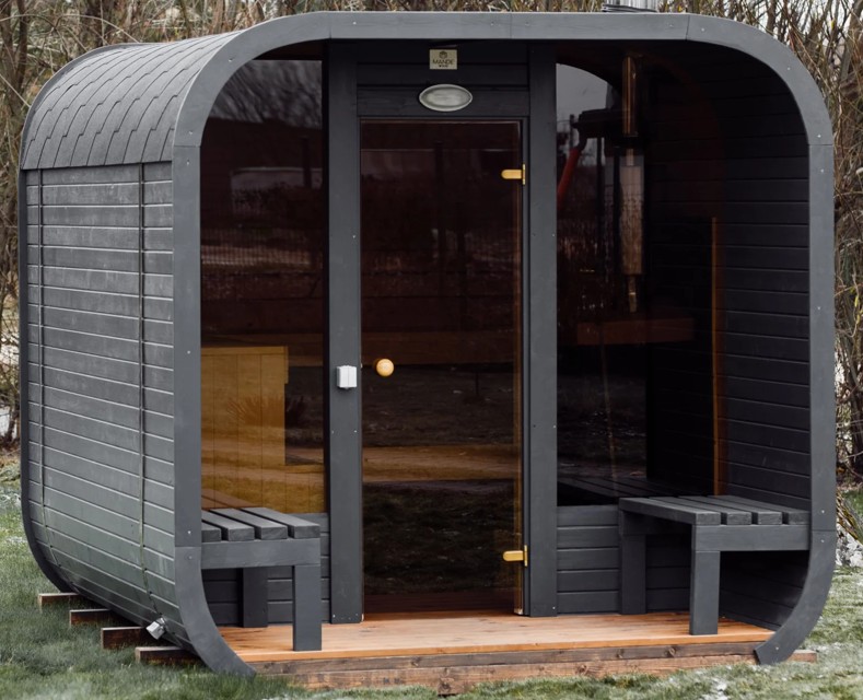 Sauna baril Helsinki 3 m en épicéa avec terrasse de Pure Sauna and Spa